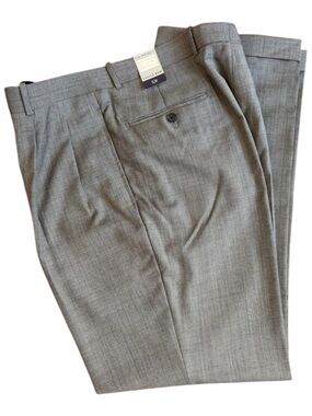 Savile Row Men’s 100% Wool Gray Dress Pants - Pleated Front